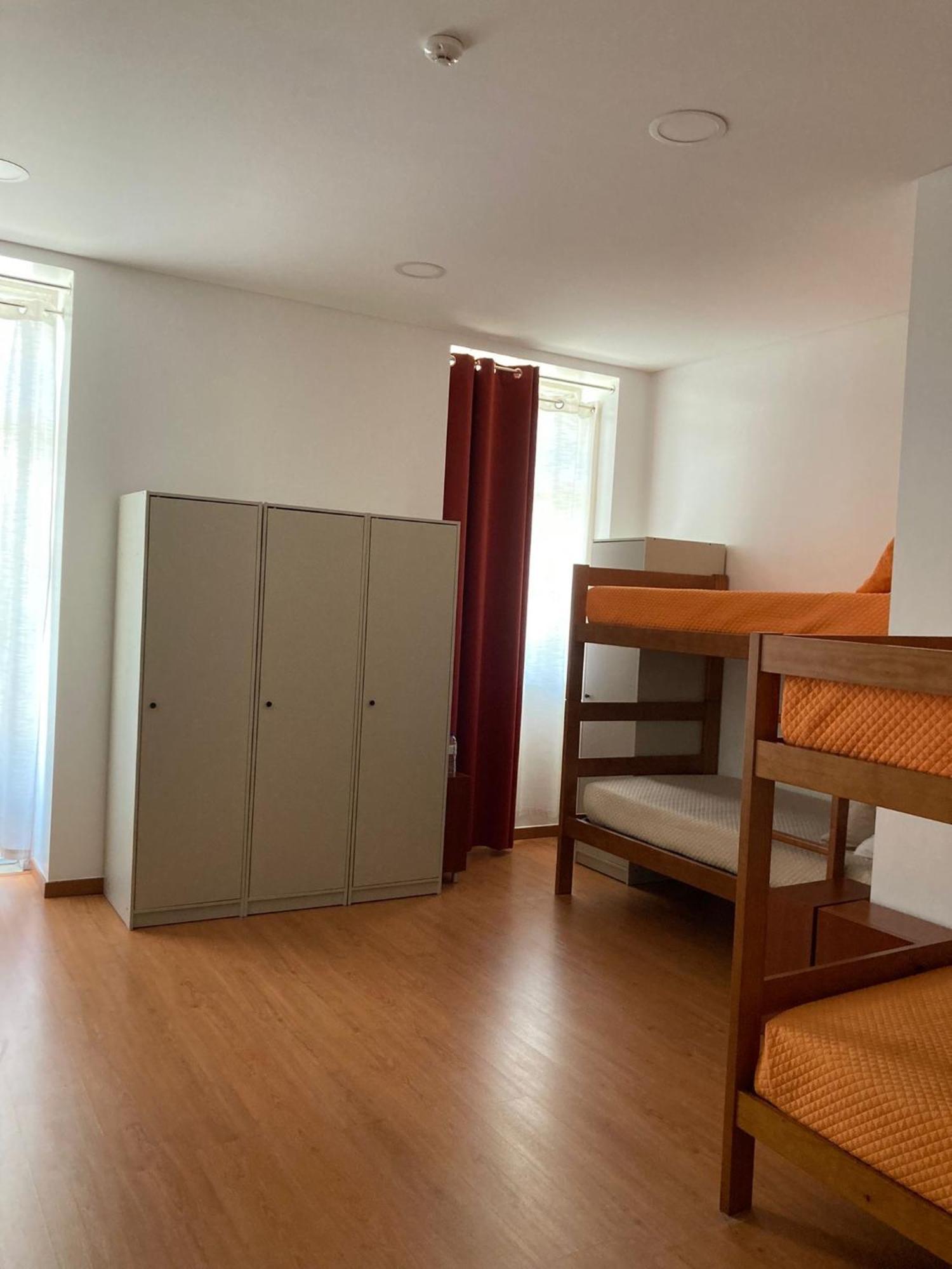 Russo'S Hostel Сетубал Екстер'єр фото